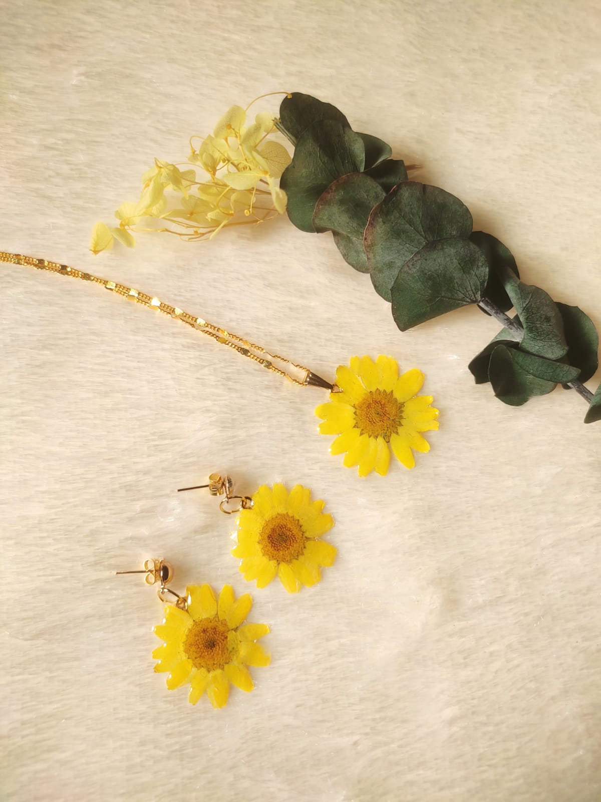 Yellow Daisy Neck less Flower Pendant